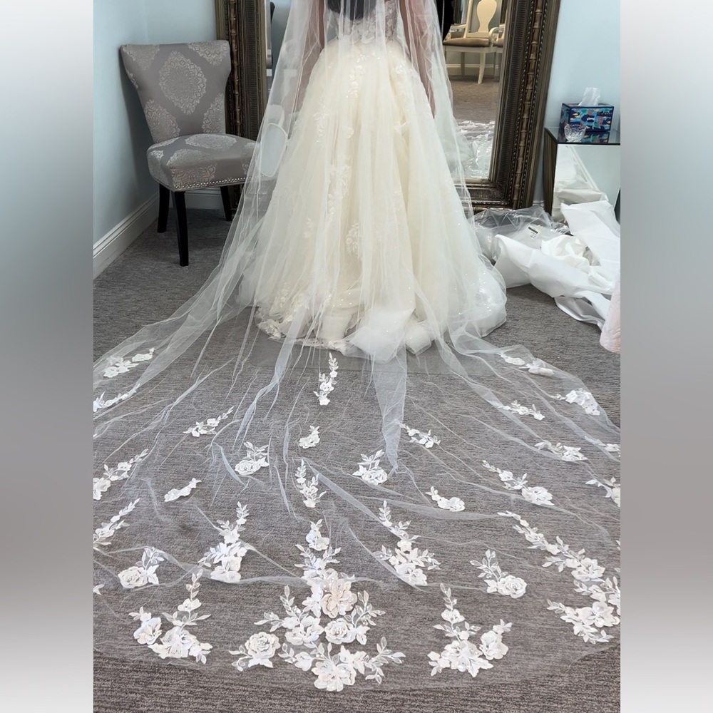 Sparkly 3D Rose Wedding Veil